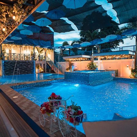 Bernese Resort Hotel Powered By Cocotel Ligao Exteriör bild
