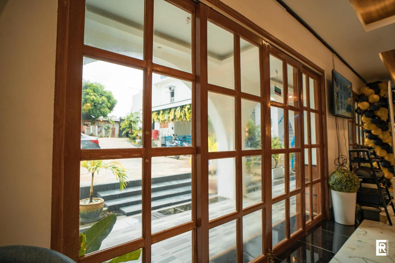 Bernese Resort Hotel Powered By Cocotel Ligao Exteriör bild