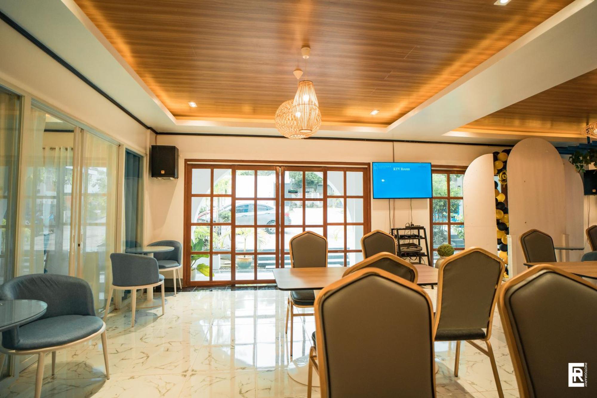 Bernese Resort Hotel Powered By Cocotel Ligao Exteriör bild