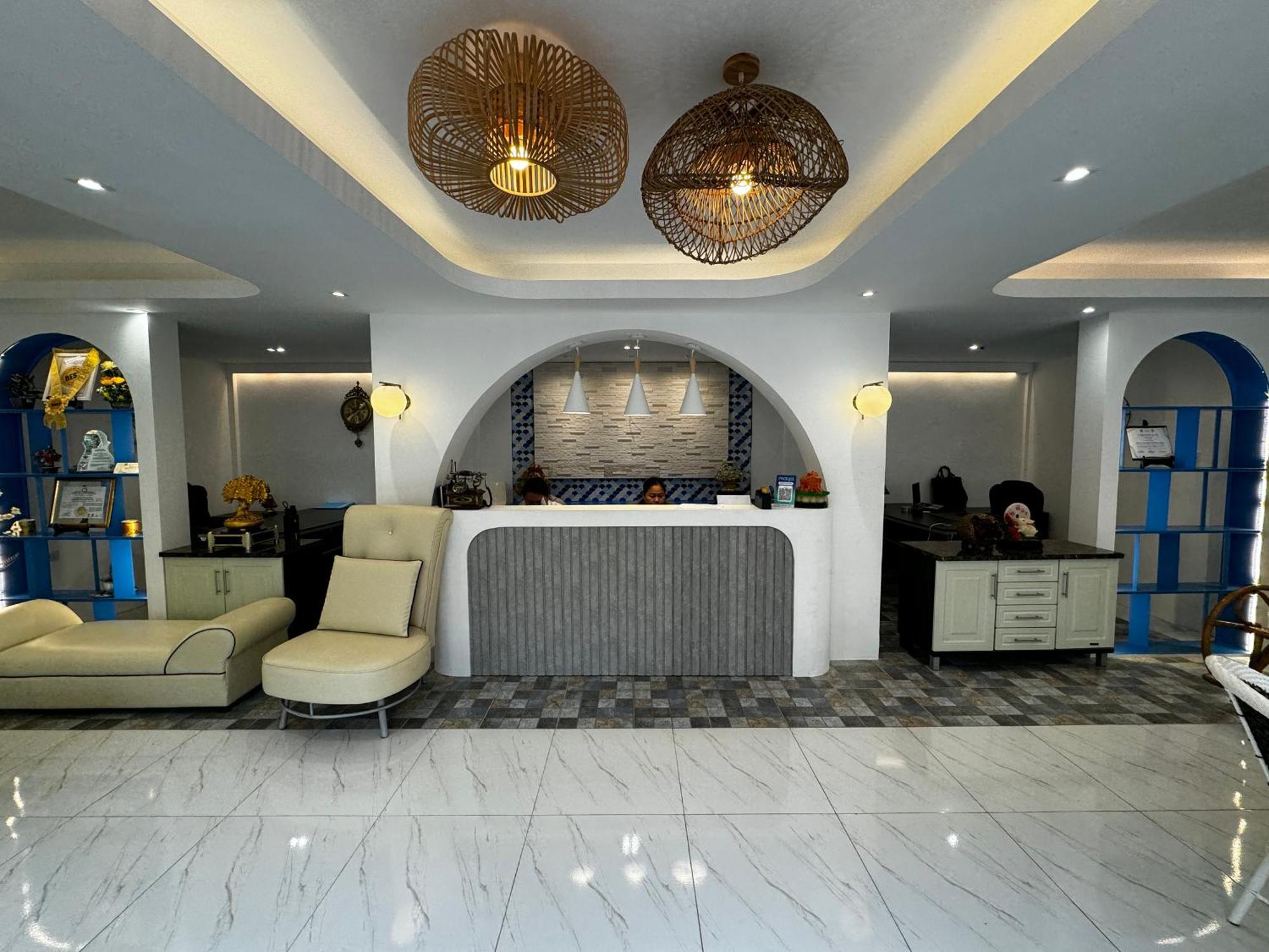 Bernese Resort Hotel Powered By Cocotel Ligao Exteriör bild