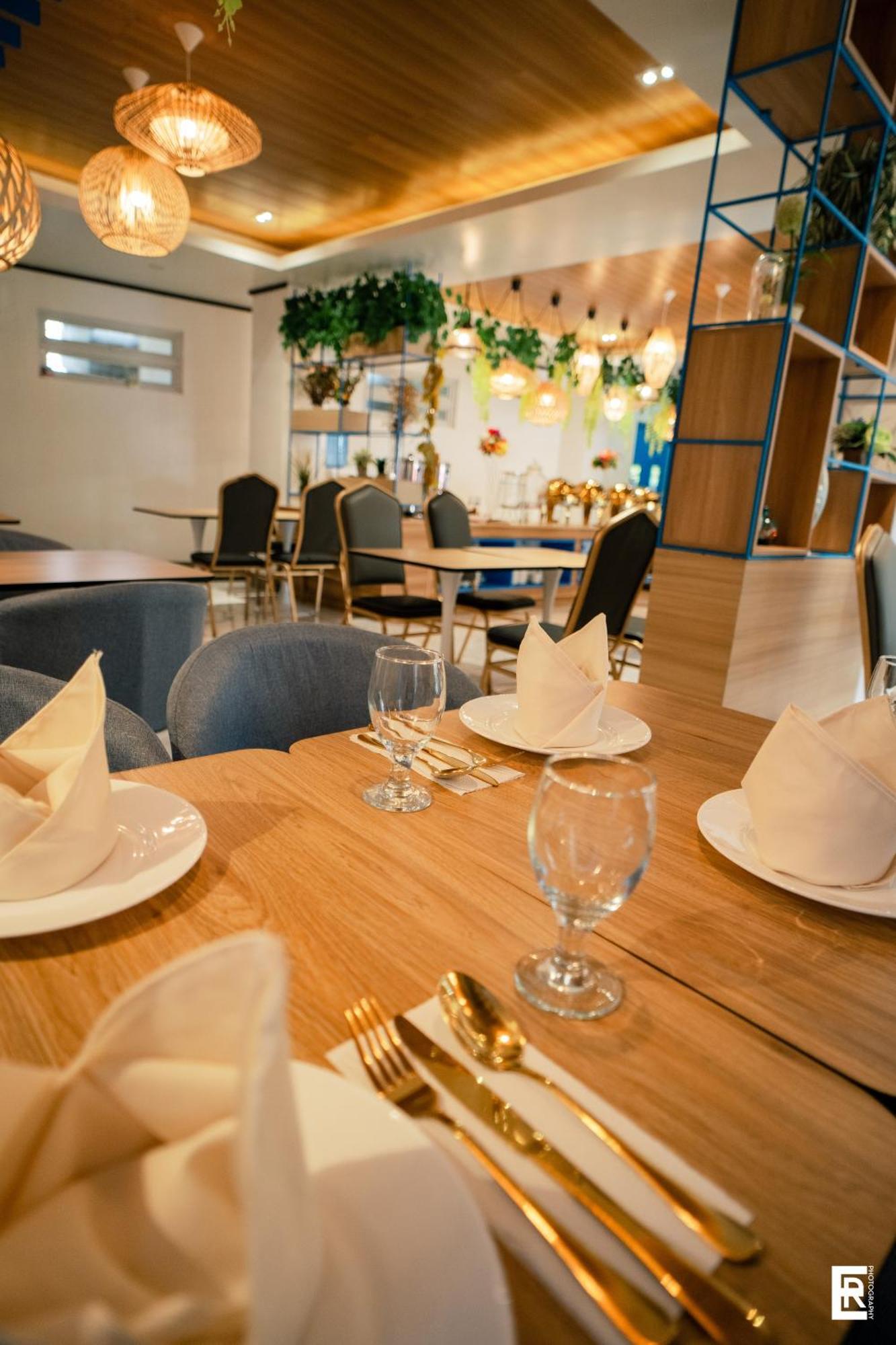 Bernese Resort Hotel Powered By Cocotel Ligao Exteriör bild